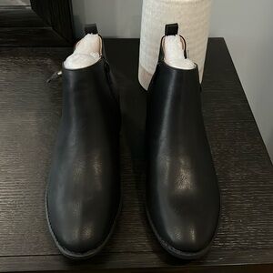 New Journee black booties size 8